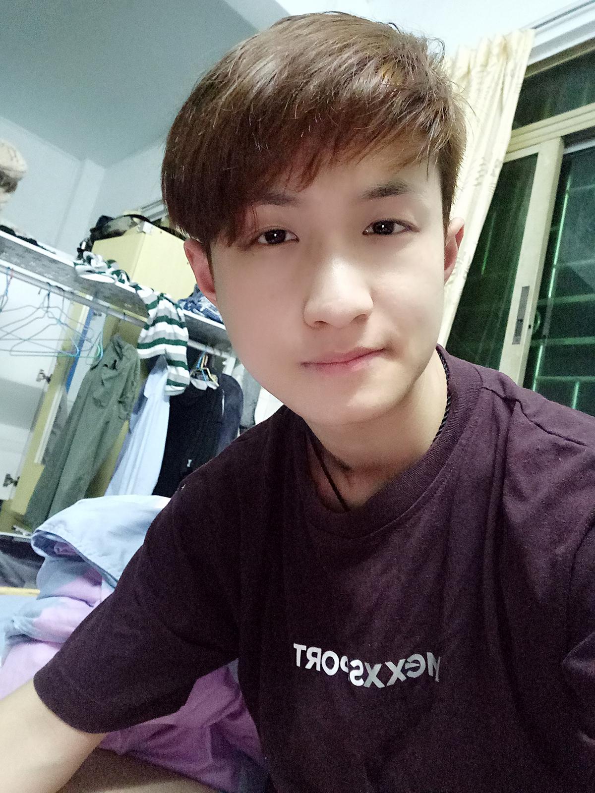 21岁未婚男征婚照片(id:102166222)_广东广州征婚交友