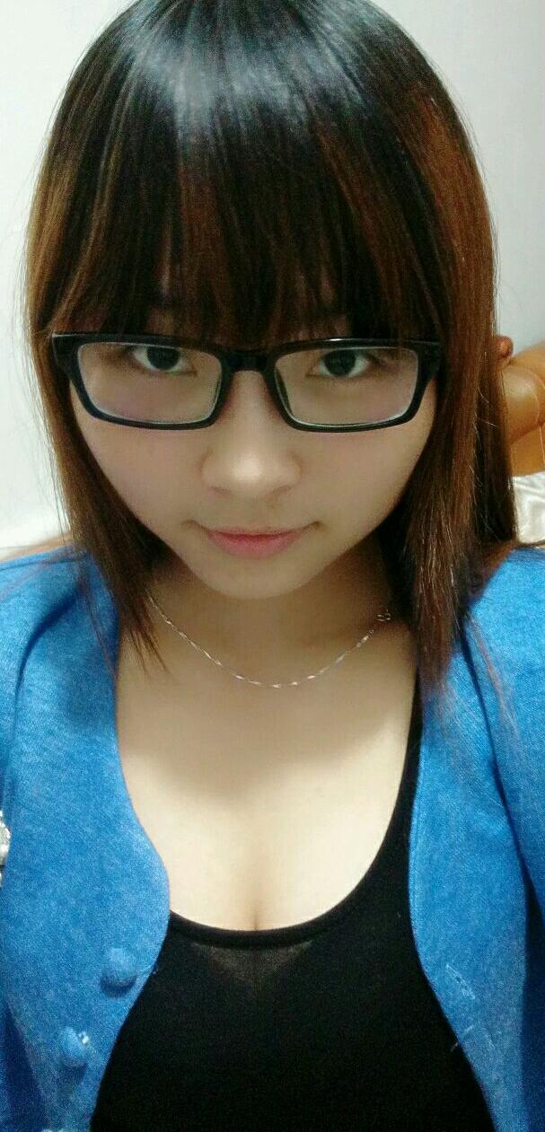 大圆脸o妹子照片