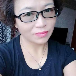 52岁女老板征婚图片