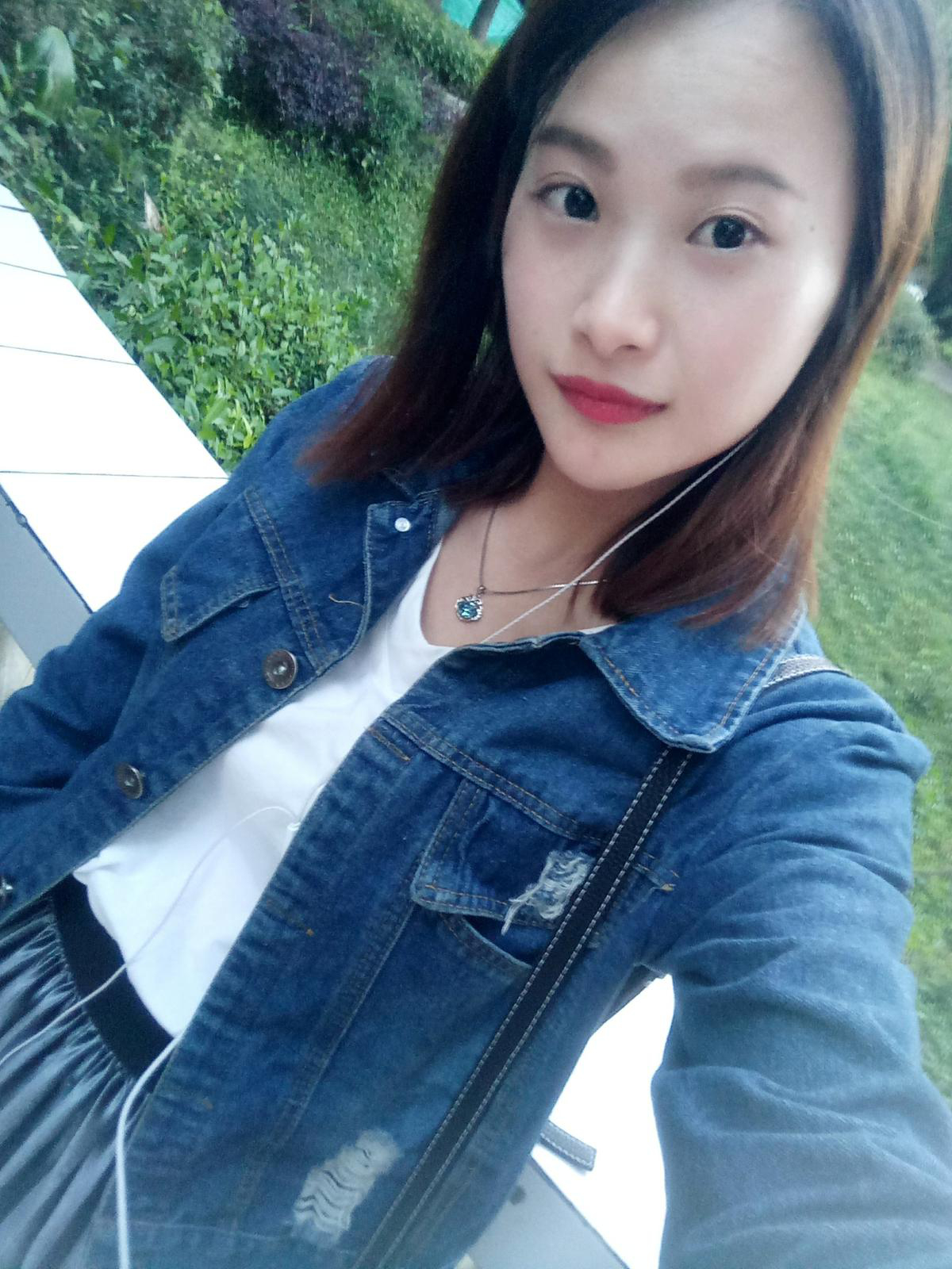 附近女单身 女生图片